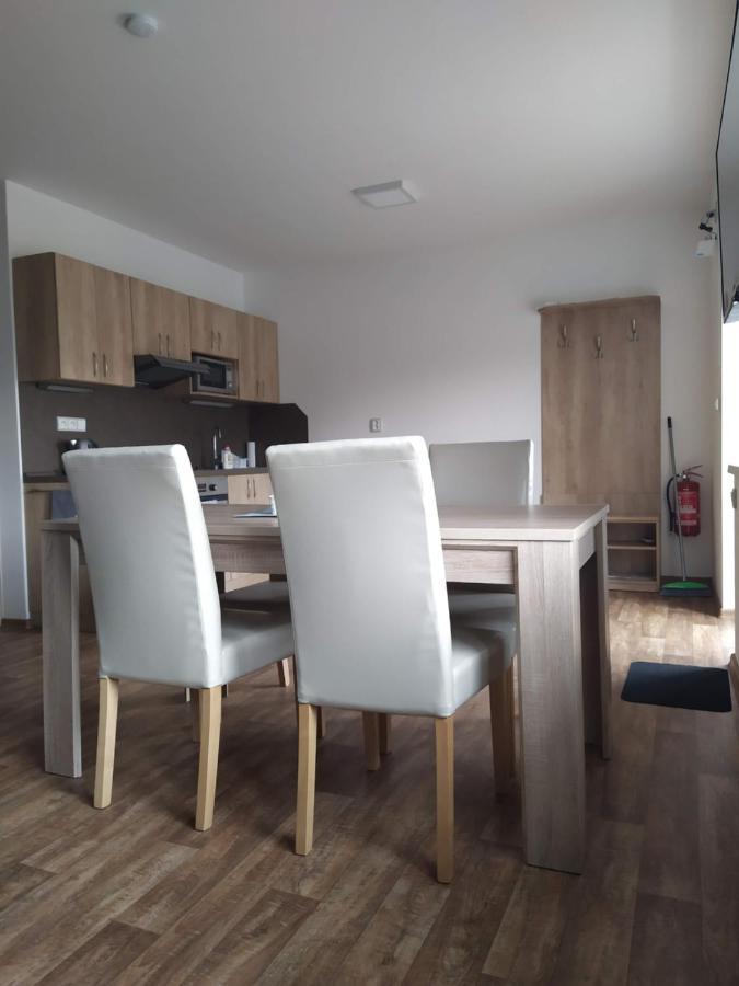 Ubytovani Na Statku Racice Buitenkant foto